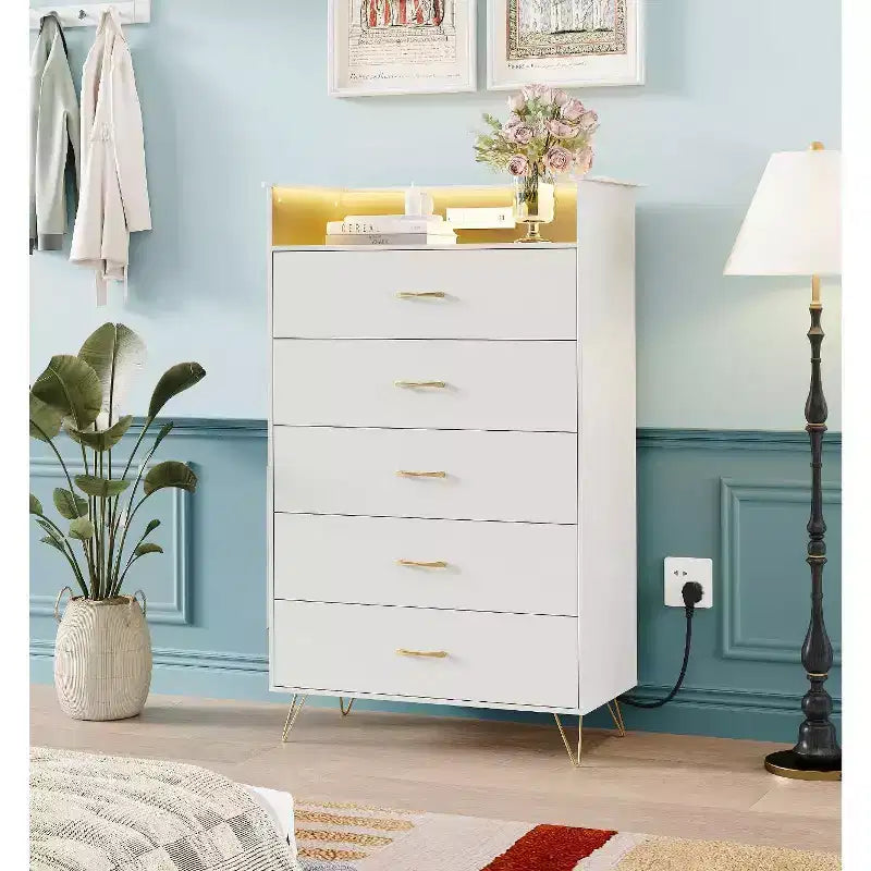 Commode 5 tiroirs avec station de recharge et lumières LED, commode haute en bois pour chambre, salon, couloir, armoire de rangement étroite peu encombrante