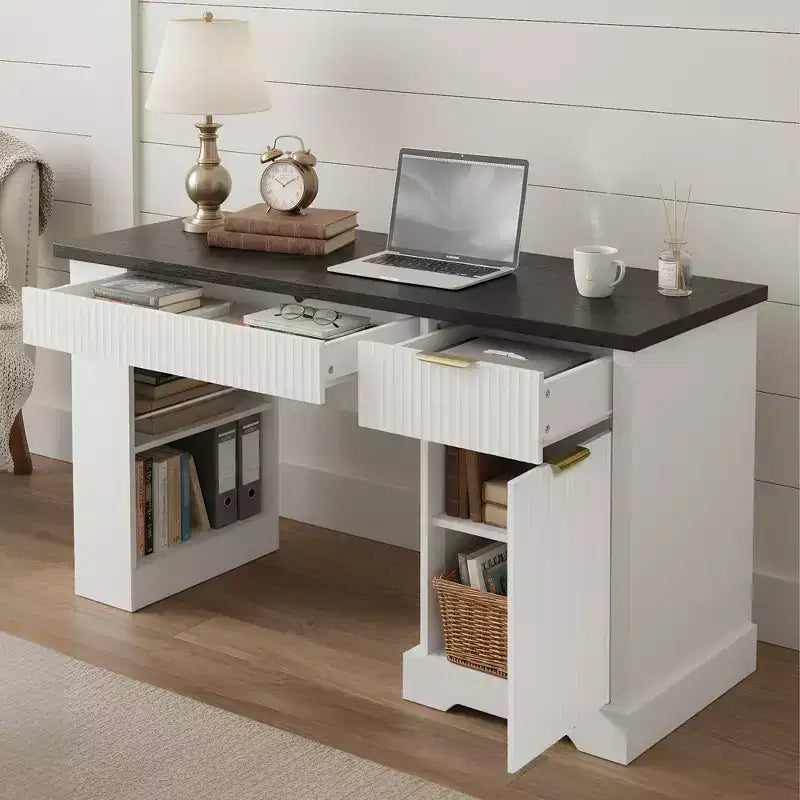 Bureau d'ordinateur moderne de 55 pouces avec meuble de rangement et tiroirs, prises de courant, panneau perforé, étagères intégrées et tablette de clavier, blanc